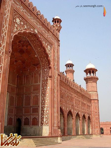 Entrance of Badshahi Mosque2 10 شاهکار از عجایب معماری جهان | تاریخ ما Tarikhema.ir